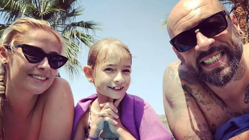 CRBL a locuit în Spania, timp de un an şi nimeni nu a ştiut. Când a revenit din ASIA EXPRESS, artistul a avut parte de şocul vieţii