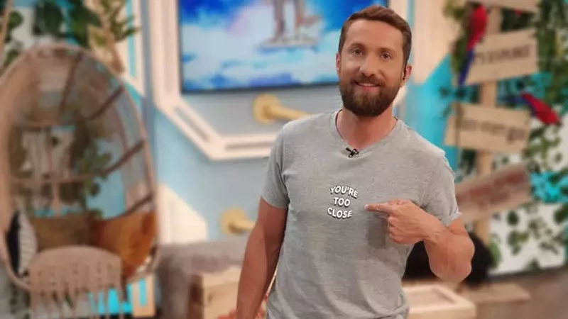 Reacţia lui Dani Oţil când şi-a văzut iubita în rochie de mireasă. Naşul Mihai Bobonete a făcut anunţul despre nuntă!
