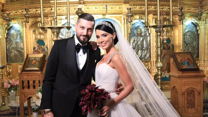 Adelina Pestrițu își scoate rochia de mireasă la licitație. Ce va face cu banii