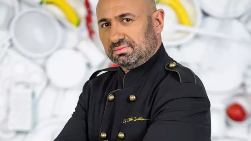 Cătălin Scărlătescu, surprins în aeroport cu o brunetă simpatică. Juratul ”Chefi la cuțite” o ducea în vacanță