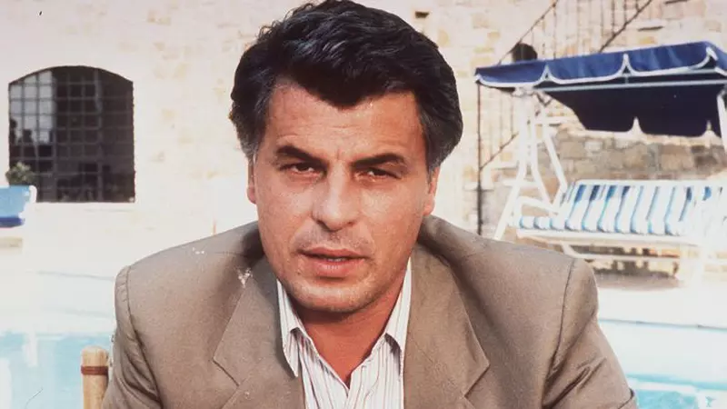 Nu o să-l mai recunoști pe Corrado Cattani, din ”Caracatița”. Actorul Michele Placido e un bătrânel de 73 de ani, cu o soție superbă de 35!