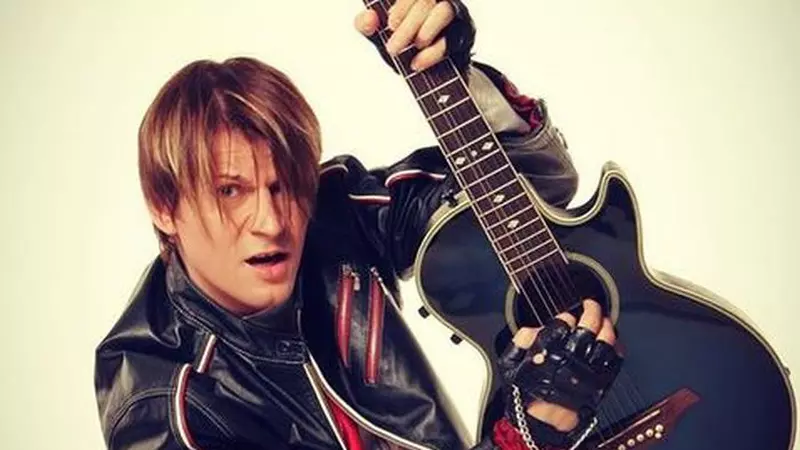 Îl mai ții minte pe Daniel Robu? Cândva frângea inimi pe bandă rulantă, acum s-a cumințit de tot