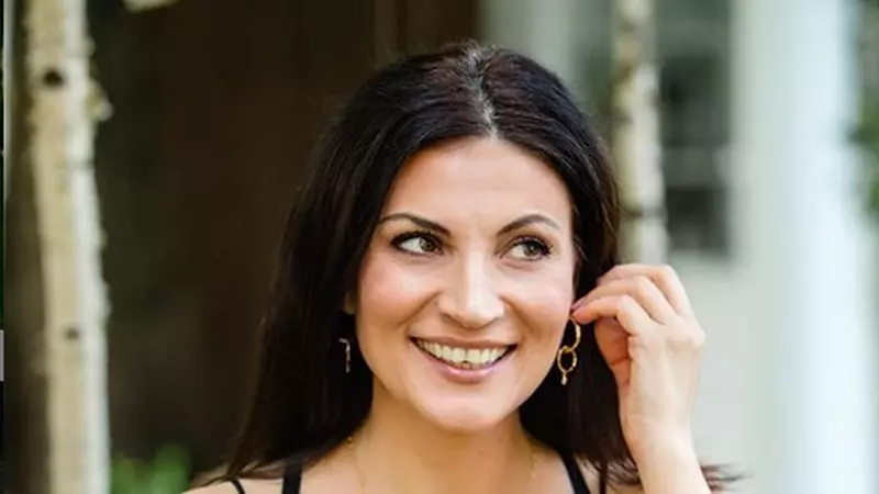 Ce soră frumoasă are Ioana Ginghină! Cele două seamănă foarte bine