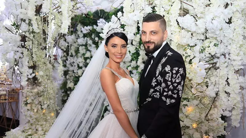 Mircea Geoană și soția, invitați la nunta Adelinei Pestrițu cu Virgil Șteblea. Ce outfituri elegante au purtat!