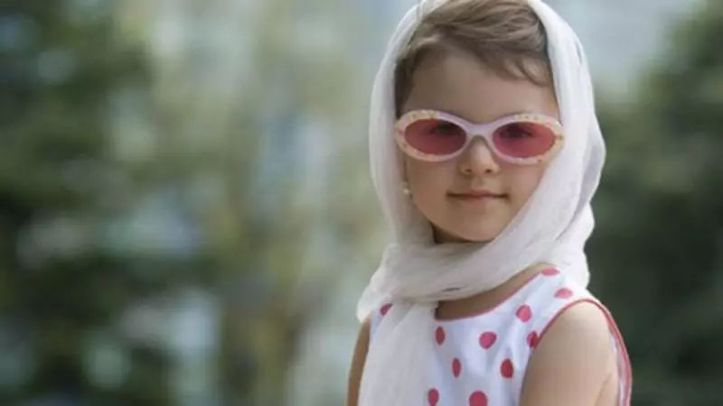 La 16 ani, Cleopatra Stratan și-a schimbat numele, look-ul și a pozat îmbrăcată sumar! Uite cum arată acum