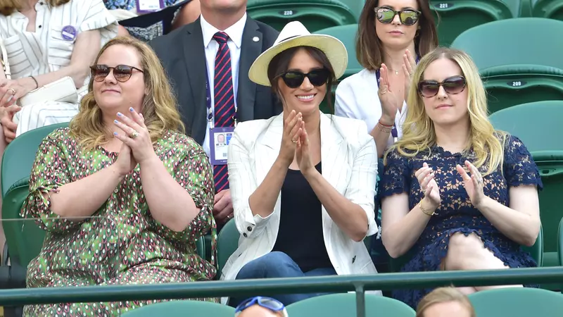 Prezenţa lui Meghan Markle pe Wimbledon, la meciul prietenei sale, Serena Williams, s-a lăsat cu SCANDAL: „Este ridicol! Noi plătim pentru vilele lor!”