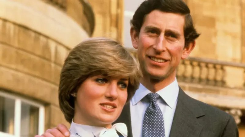 Detalii uluitoare ies la iveală despre relaţia dintre Prinţesa Diana şi Prinţul Charles: S-a aruncat pe scări, gravidă fiind!