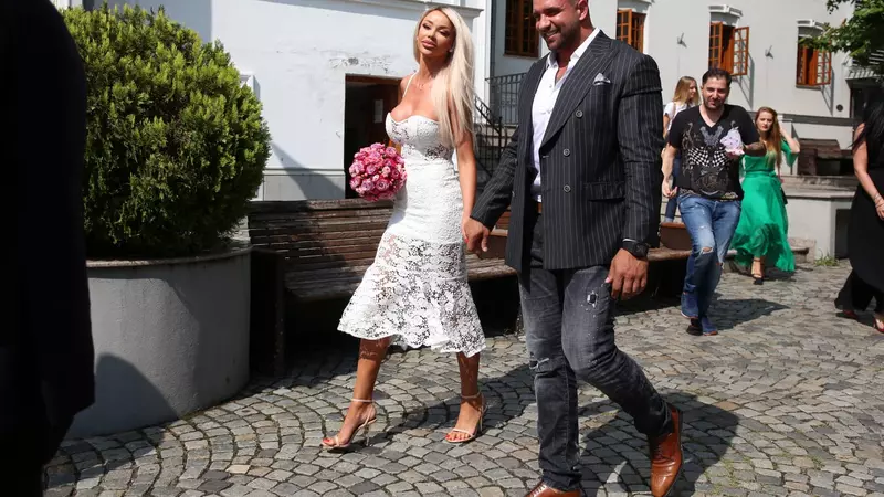 Raluca Bădulescu a comentat rochia Biancăi Drăgușanu, de la cununia civilă. Coafura i-a atras cel mai mult atenţia!