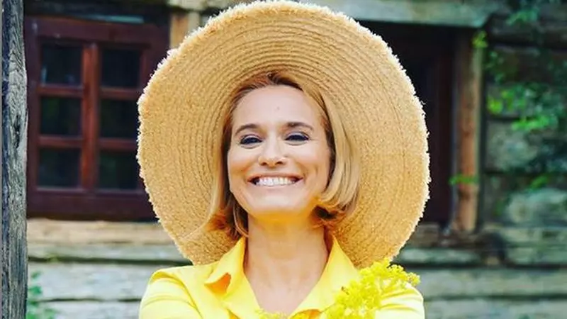 Andreea Esca împlinește astăzi 47 de ani. Ce face de ziua ei și cu ce dulciuri își tratează colegii. A făcut deja o tradiție din asta