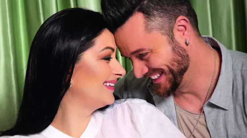 Gabriela Cristea și Tavi Clonda s-au cununat religios. Primele imagini de la nuntă! Mireasa poartă o rochie superbă!