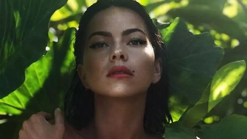 Fotografia care spune tot! Cum arată Inna fără pic de machiaj. Artista are 32 de ani și multe nopți nedormite la activ