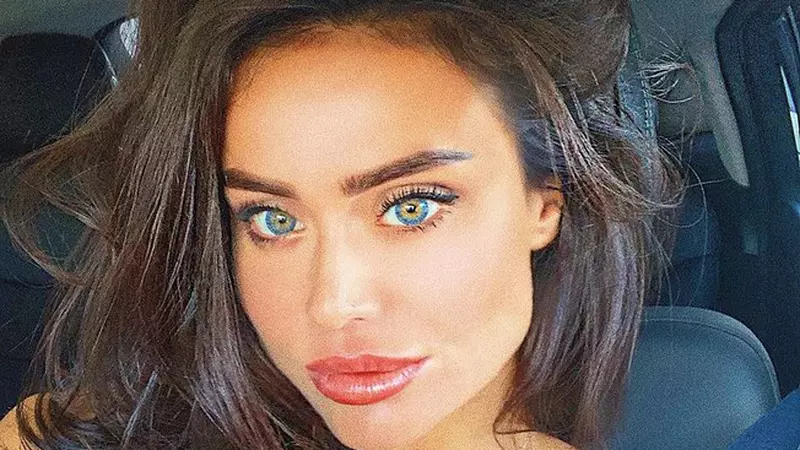Un model Playboy a murit la doar 29 de ani, după o cură de detoxifiere! Prietenii ei au asistat neputincioși la toată scena...