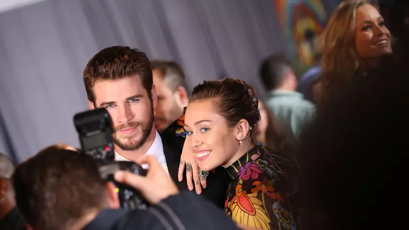 Miley Cyrus și Liam Hemsworth s-au despărțit după doar 8 luni de căsnicie!