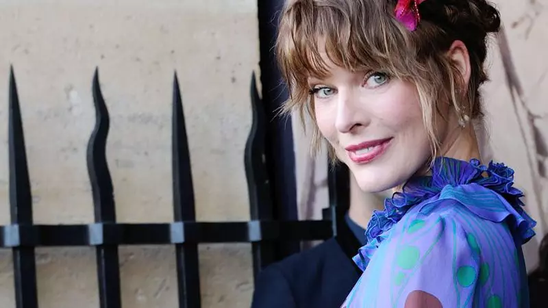 Milla Jovovich este însărcinată cu al treilea copil la 43 de ani! Actriței nu-i vine să creadă, după ce suferise recent un avort