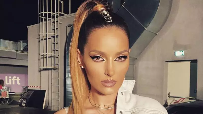 Minelli, solista care cântă hitul ”Mariola”, se dezbracă de secrete: ”Am ajuns în București în trupa Wassabi”