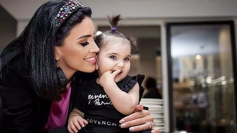 Zenaida-Maria, fetița Adelinei Pestrițu, a făcut primii pași, iar mama ei a filmat momentul!