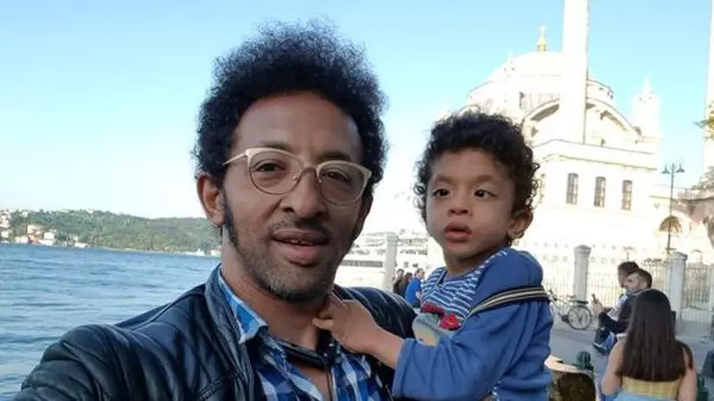 Leon, fiul lui Kamara, va fi operat din nou, pe 22 august! "Într-un trup mic și aparent plăpând există atât de multă dorință de vindecare..."