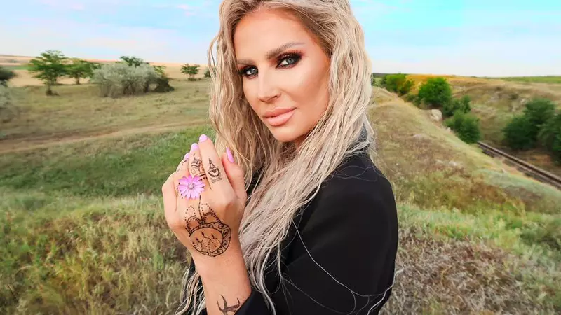 Andreea Bănică era împotriva intervențiilor estetice, dar și-a mărit buzele. Fotografia postată i-a adus multe critici din partea fanilor