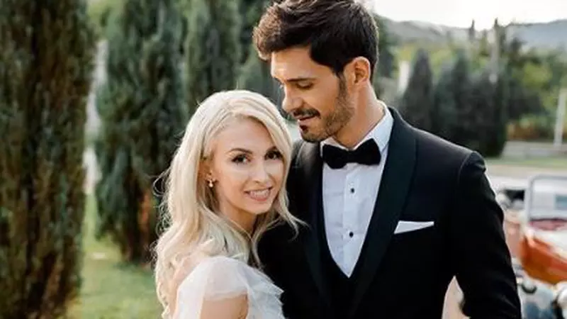 Petrecerea de nuntă și de botez a început! Primele imagini: ce vedete au venit la evenimentul Andreei Bălan