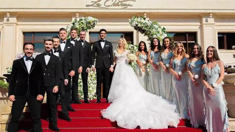 Andreea Bălan și George Burcea s-au căsătorit și au botezat-o pe Clara Maria. Primele imagini de la eveniment