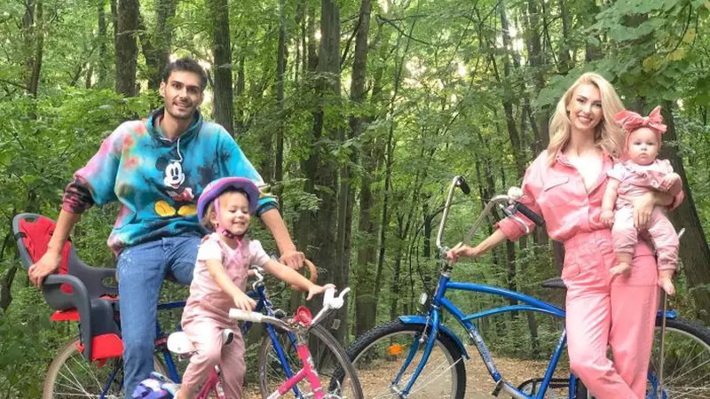 Trei nași o vor boteza pe fetița Andreei Bălan. Cum arată invitația la nuntă și botez