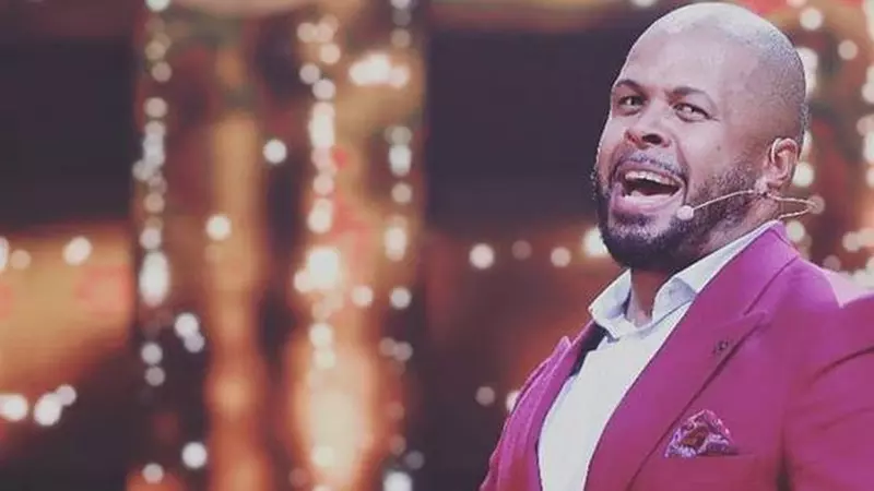 Incredibil cât poartă Cabral la picior! E un adevărat chin, prezentatorul tv găsește foarte greu pantofi pe măsura lui