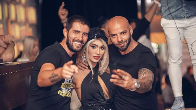 Cătălin Cazacu și Margherita de la Clejani au petrecut până dimineața în club. În ce ipostaze au fost surprinși