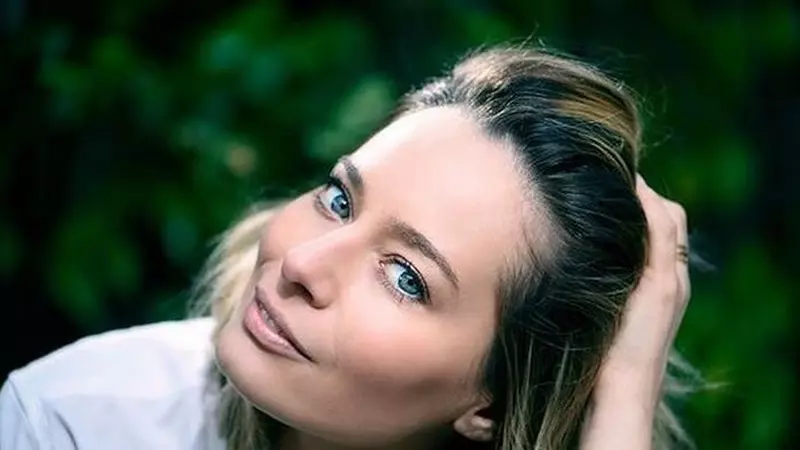 Laura Cosoi a vorbit în premieră despre problemele de sănătate cu care se confruntă de ani buni: ” Nu am depistat remediul”