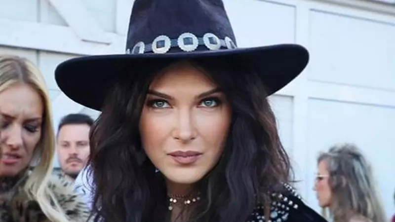 Monica Bârlădeanu e sexy, dar să vezi cât de frumos e fratele ei mai mic! Cum arată și cu ce se ocupă Petru Bârlădeanu