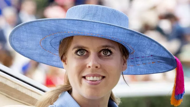 Prinţesa Beatrice, nepoata reginei Elizabeth a II-a, şi milionarul Edoardo Mozzi s-au logodit. Când va fi nunta