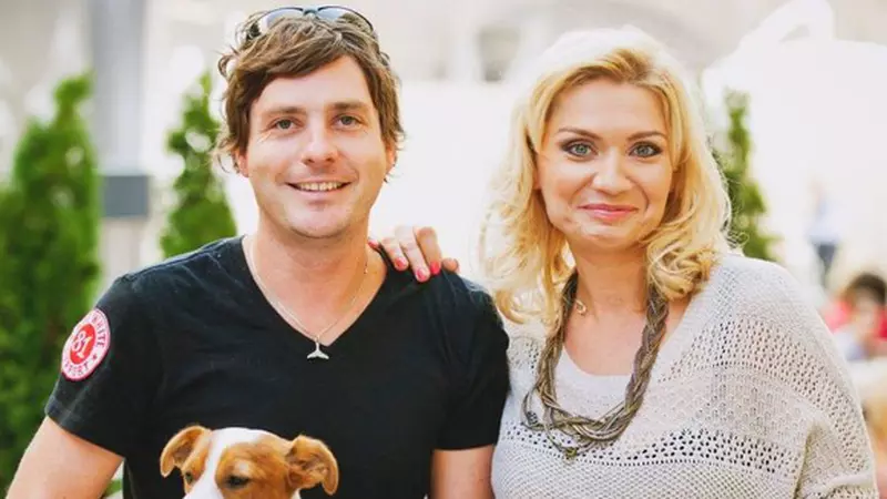 Ce face Cristina Cioran după plecarea de la "Acces Direct". Blonda şi-a luat iubitul într-o nouă aventură: „Numai prostii am făcut!”