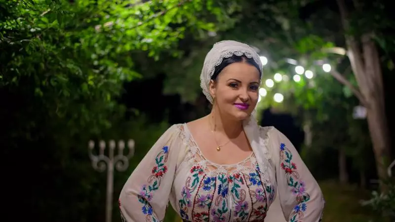 Silvana Rîciu se mărită astăzi, la un an după divorţ. Primele poze cu artista de muzică populară în rochie de mireasă