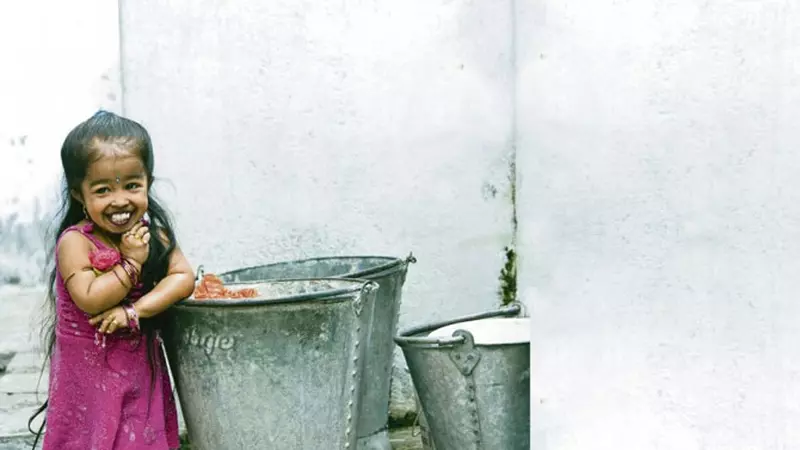 Cum arată cea mai mică femeie din lume. Are doar 63 de centimetri înălțime și este o actriță renumită!