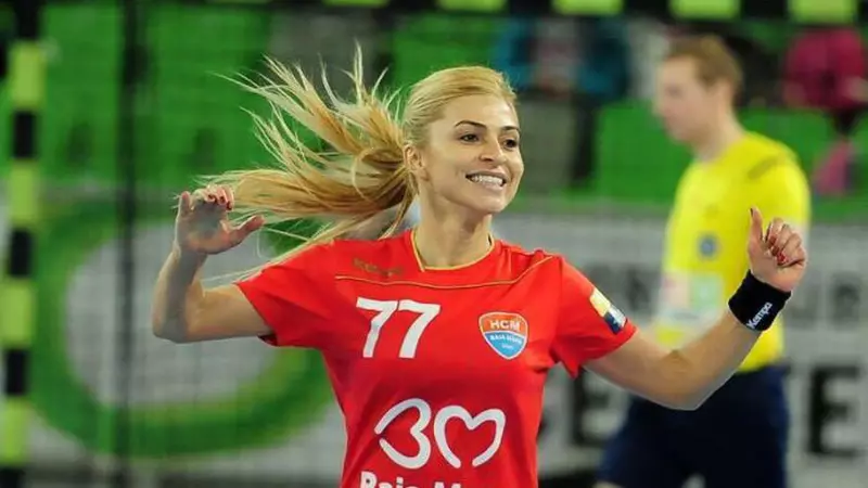 O mai ții minte pe Ada Nechita, handbalista care a dat 300 de goluri pentru Națională? Cum arată acum cea mai sexy sportivă a României