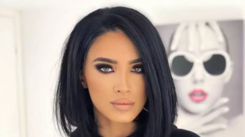 Adelina Pestrițu a fost nașă de botez. Vedeta a avut două ținute spectaculoase