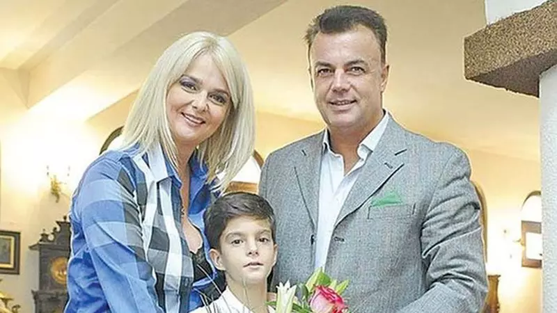 Adrian Enache și Iuliana Marciuc arată bine, dar băiatul lor îi întrece. David a împlinit 14 ani și e frumos de pică!