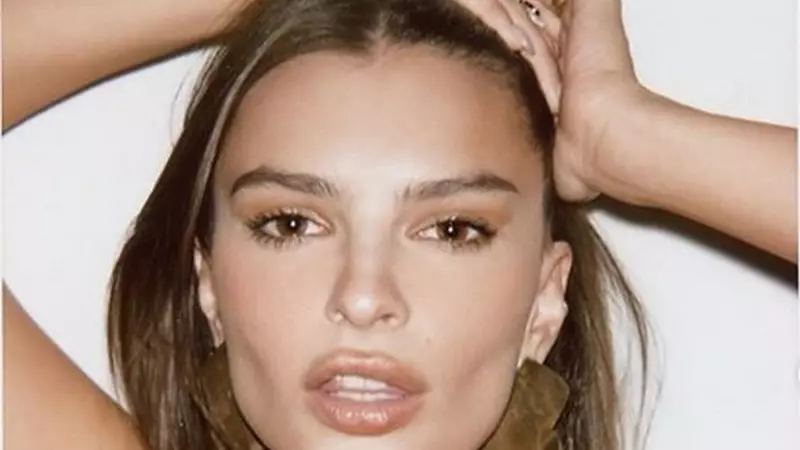 Ce se întâmplă dacă furi poze de pe Internet. Emily Ratajkowski, 150.000$ daune pentru o postare pe Instagram!