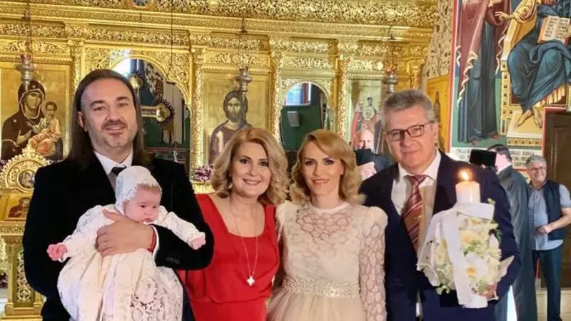 Alessandra Stoicescu și-a botezat fetița. Gabriela Firea a fost nașa micuței