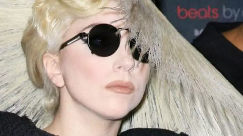 Lady Gaga a căzut de pe scenă în timpul unui concert! "Am crezut că a murit!"
