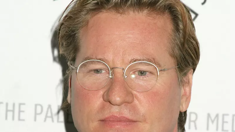 Cum arată Val Kilmer, la 59 de ani! Actorul din Top Gun se luptă de ani de zile cu cancerul
