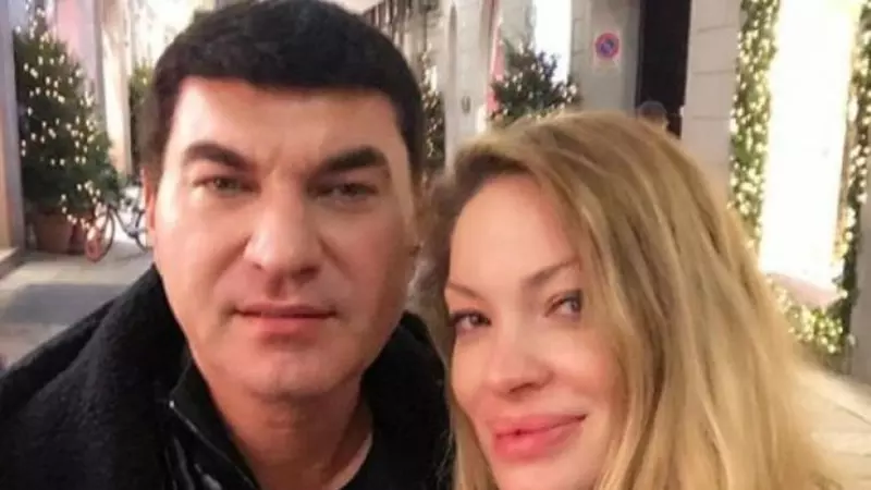 Valentina Pelinel, imagine în premieră alături de cei trei copii. Gemenele Indira și Rania parcă sunt două păpuși!