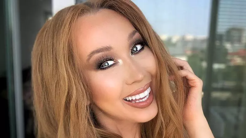 Xonia a ajuns de nerecunoscut. Intervențiile estetice au transformat-o radical: ”Mă simt foarte OK în pielea mea”