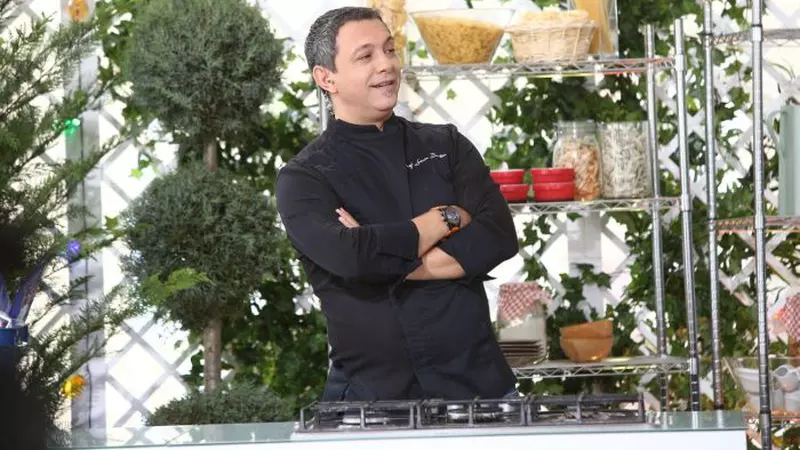 Ce familie frumoasă are chef Sorin Bontea! Cine sunt adevărații „Chefi" din casa lui: are doi copii superbi!