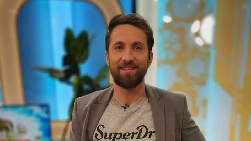 Dani Oţil şi iubita topmodel şi-au recunoscut, în mod oficial, relaţia. Prima poză împreună!