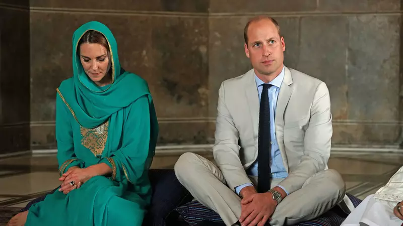 Prințul William și Kate Middleton trebuiau să fie în „elicopterul morții”, în care au murit trei oameni / Au evitat la limită tragedia din 2018!