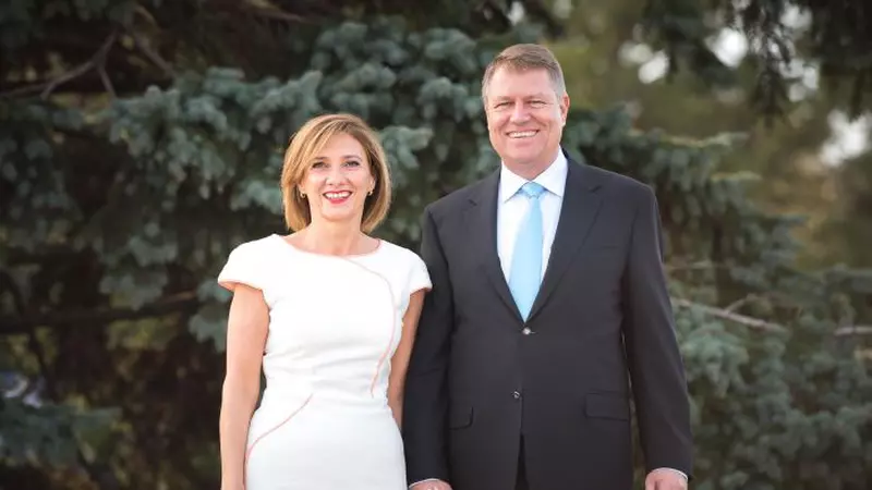 Cum arăta Carmen Iohannis în tinereţe. Prima Doamnă a luat, în copilărie, lecții de balet și de pian