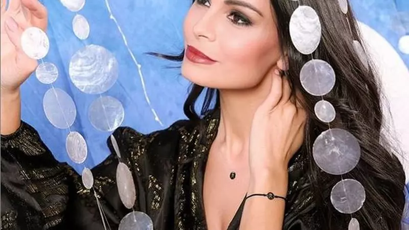 Anca Serea, cel mai sexy pictorial, la trei luni după ce a devenit mamă pentru a șasea oară. Vedeta a pozat în ipostaze îndrăznețe