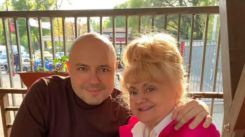 Camelia Mitoșeru a fost dată jos din taxi. Șoferul s-a enervat la culme: ”Jos din mașină”