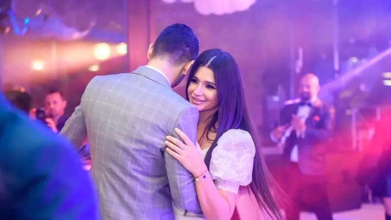 Ce face Cătălin Tomată după despărțirea de Elena Băsescu. Ea e cu copiii acasă, iar el prin cluburi