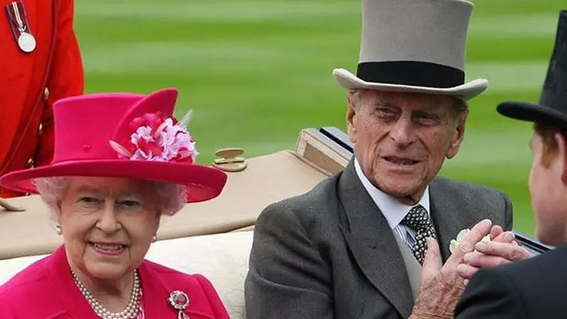 Regina Elisabeta a II-a și Prințul Philip aniversează 72 de ani de căsnicie! Ea avea 13 ani și a fost dragoste la prima vedere!